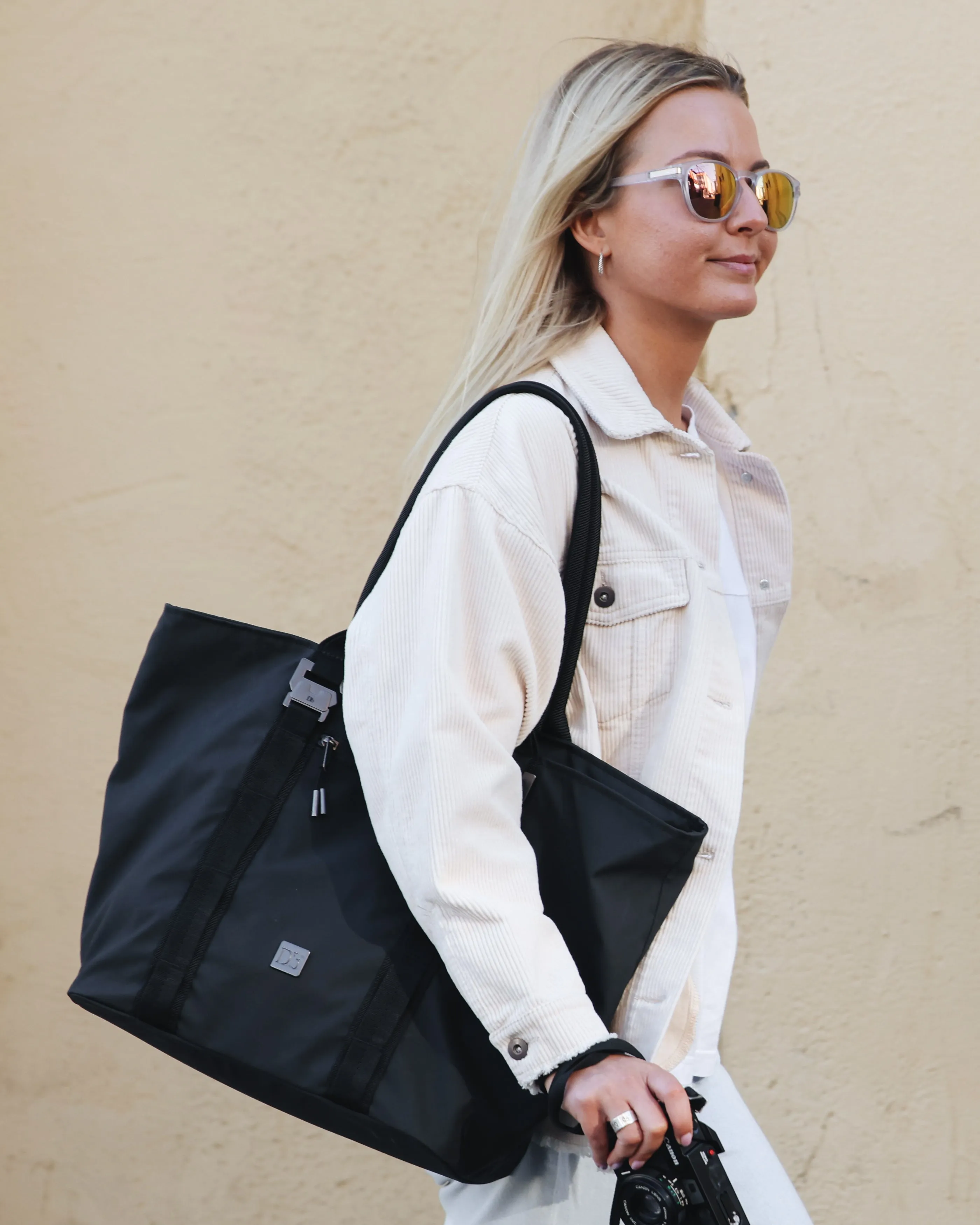 Essential 1st Generation Tote 25L Black Out