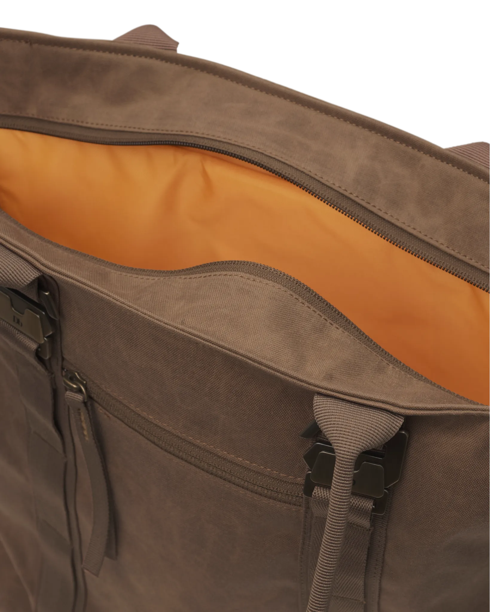 Essential 1st Generation Tote 25L Db x Sage & Alana Brown