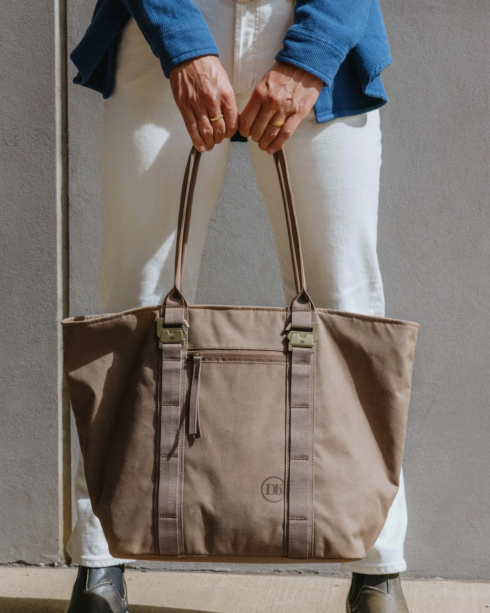 Essential 1st Generation Tote 25L Db x Sage & Alana Brown