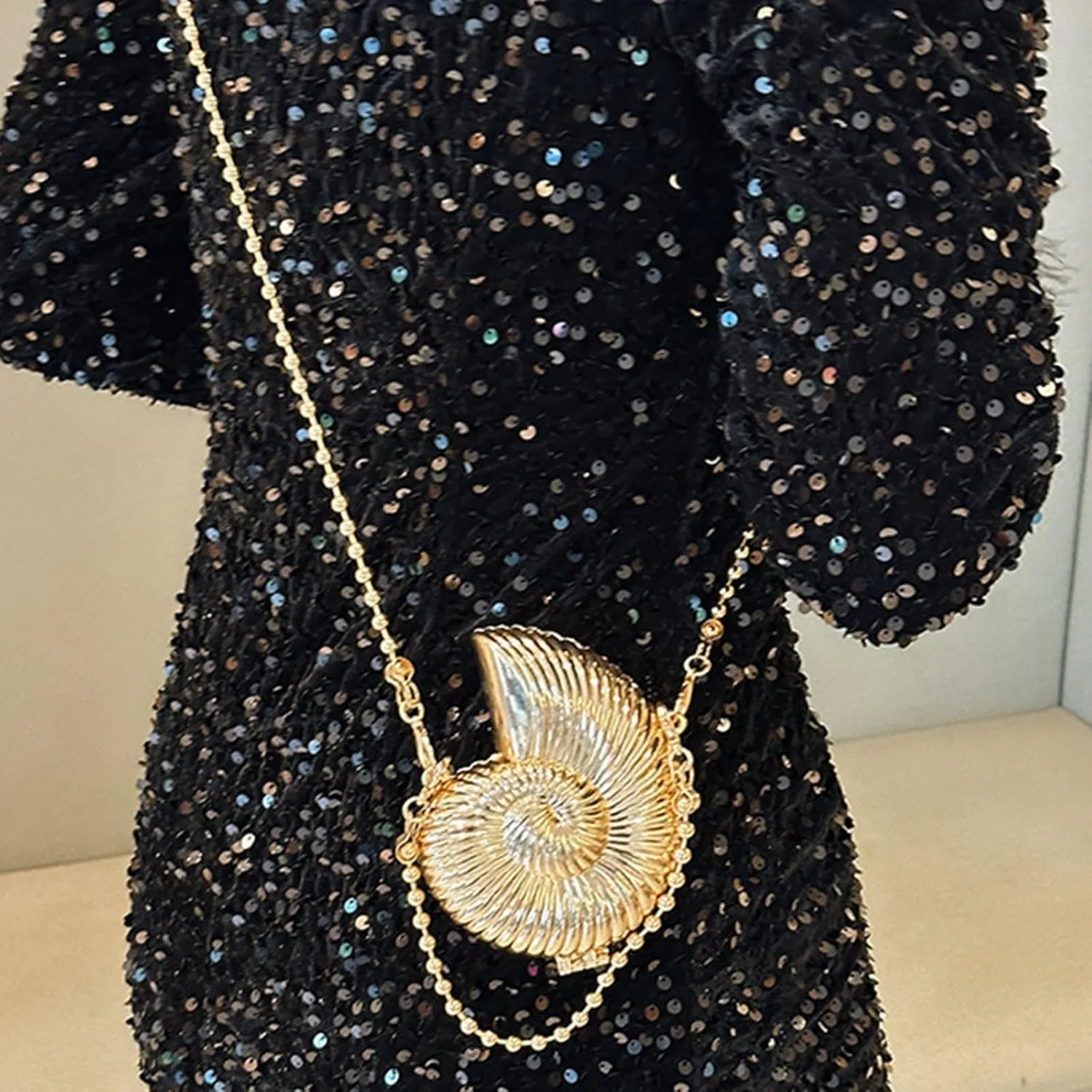 Straw Bag for Women,Small Crossbody Purse,Women Glitter Seashell Evening Bag Purse Chain Strap Clutch Handbag Pearl Shoulder Bag Fashion Mini Cross-body Bags
