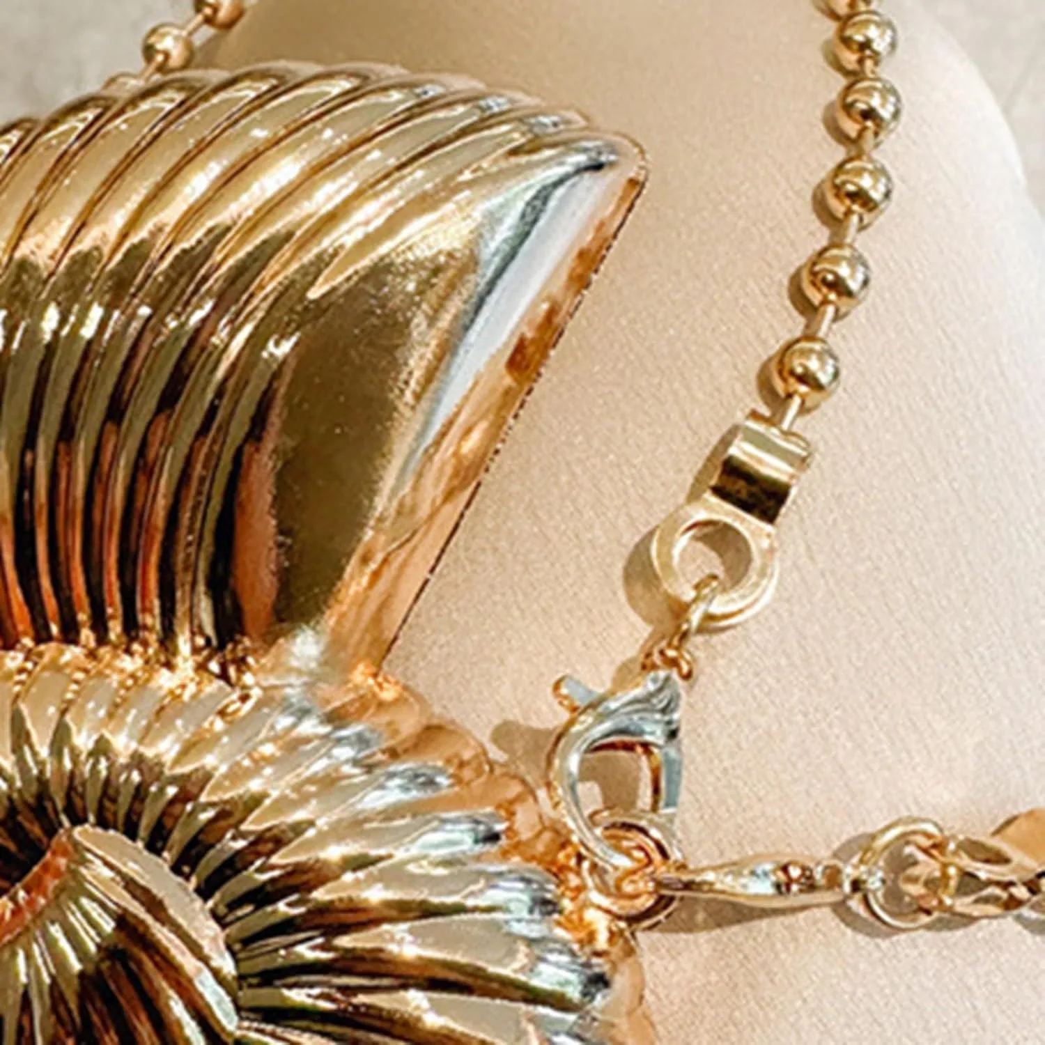 Straw Bag for Women,Small Crossbody Purse,Women Glitter Seashell Evening Bag Purse Chain Strap Clutch Handbag Pearl Shoulder Bag Fashion Mini Cross-body Bags