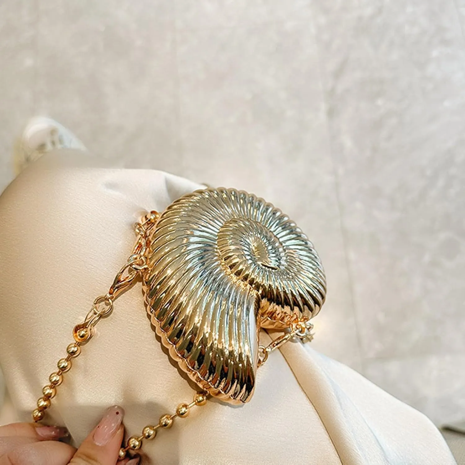 Straw Bag for Women,Small Crossbody Purse,Women Glitter Seashell Evening Bag Purse Chain Strap Clutch Handbag Pearl Shoulder Bag Fashion Mini Cross-body Bags